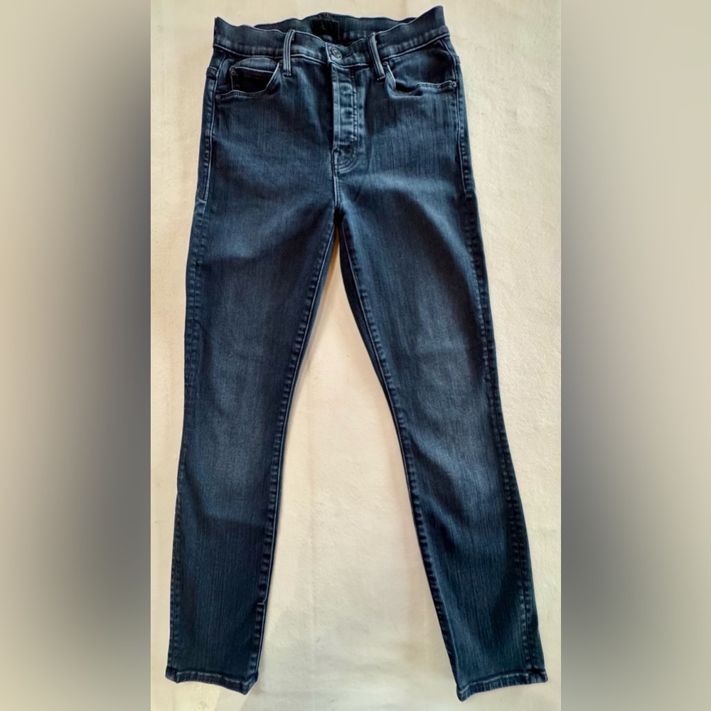 MOTHER The Stunner Crop Blackbird Wash Buttonfly Jeans (25) - Picture 3 of 17